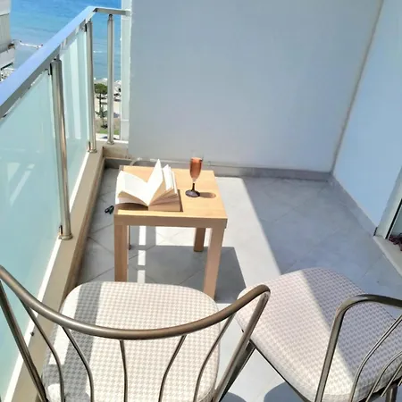 Comfortable With Sea View Апартаменты *