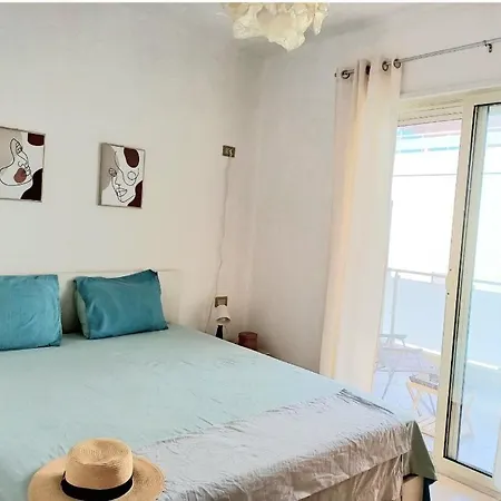 Comfortable With Sea View Апартаменты *