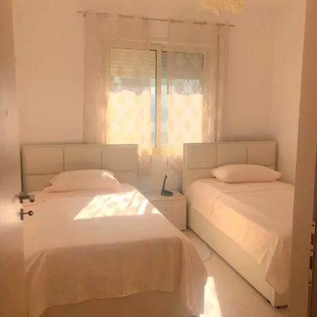 Apartment Spacious 2-bedroom With Sea View *